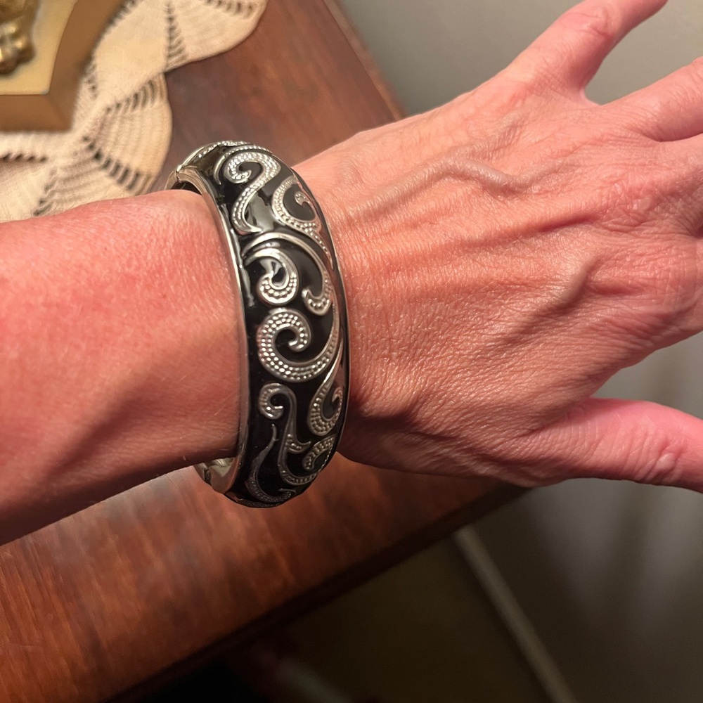 Elegant Silver Swirl Bracelet